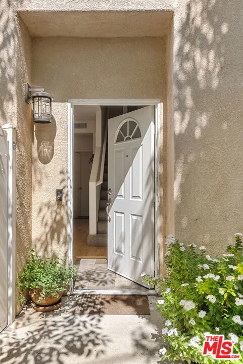 20300 Vanowen Street #44 Los Angeles, CA 91306