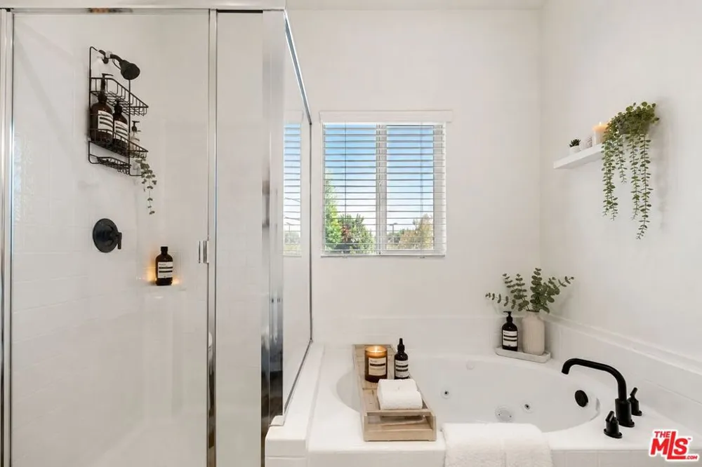 20300 Vanowen Street #44 Los Angeles, CA 91306