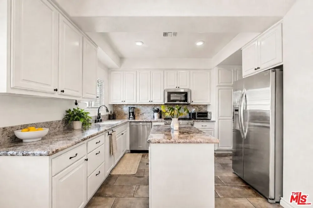20300 Vanowen Street #44 Los Angeles, CA 91306