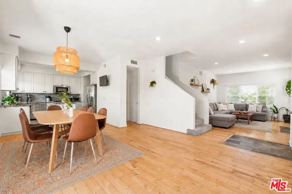 20300 Vanowen Street #44 Los Angeles, CA 91306