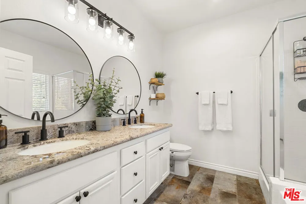 20300 Vanowen Street #44 Los Angeles, CA 91306