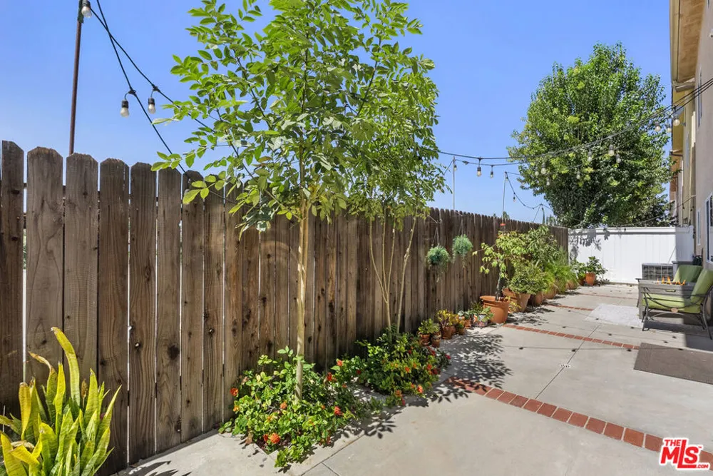 20300 Vanowen Street #44 Los Angeles, CA 91306