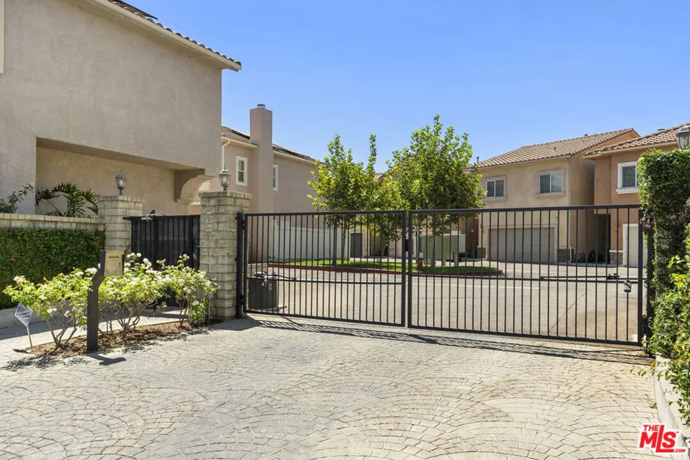 20300 Vanowen Street #44 Los Angeles, CA 91306