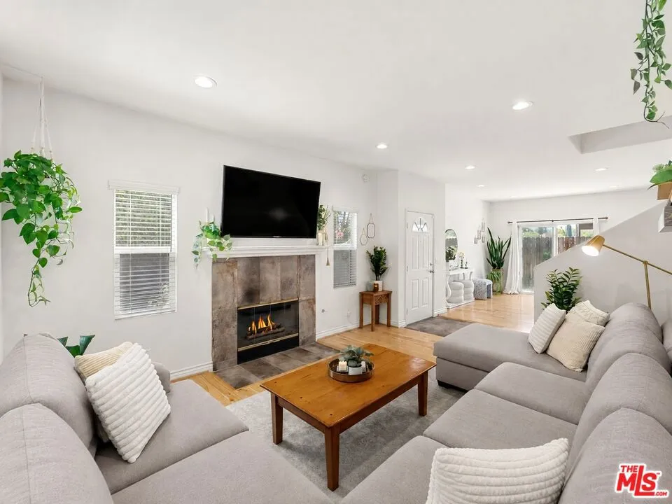 20300 Vanowen Street #44 Los Angeles, CA 91306
