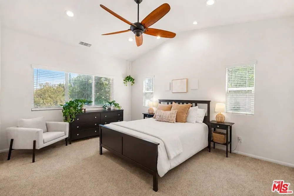 20300 Vanowen Street #44 Los Angeles, CA 91306