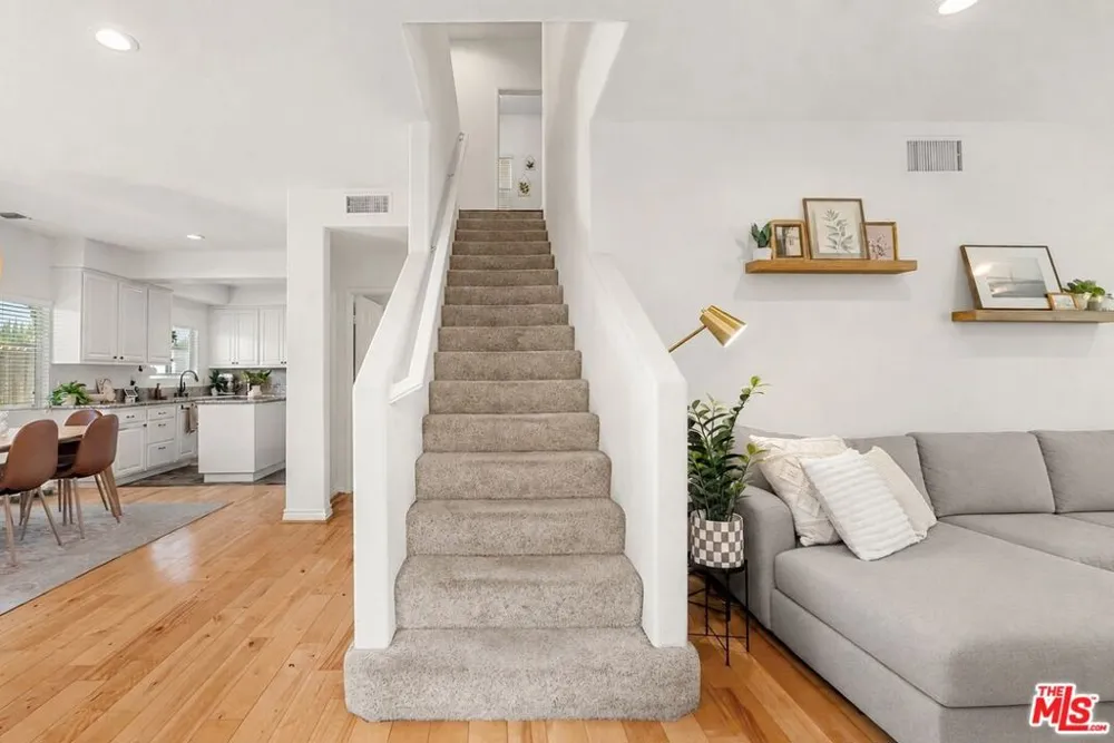20300 Vanowen Street #44 Los Angeles, CA 91306