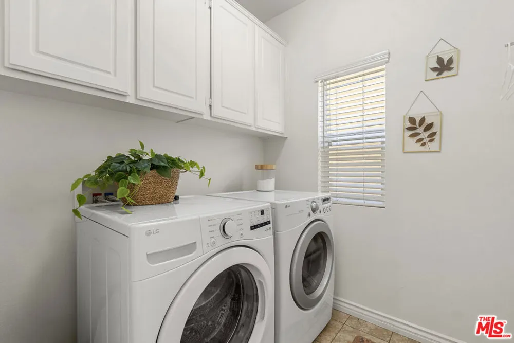 20300 Vanowen Street #44 Los Angeles, CA 91306