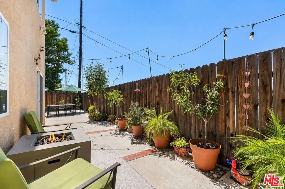 20300 Vanowen Street #44 Los Angeles, CA 91306