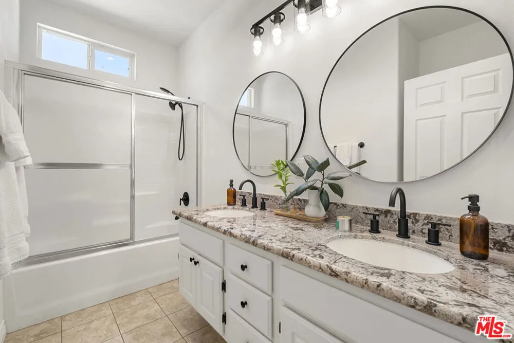 20300 Vanowen Street #44 Los Angeles, CA 91306