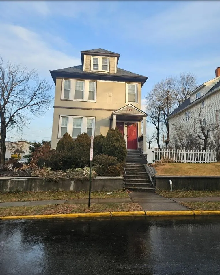 505 HOBOKEN RD Carlstadt, NJ 07072