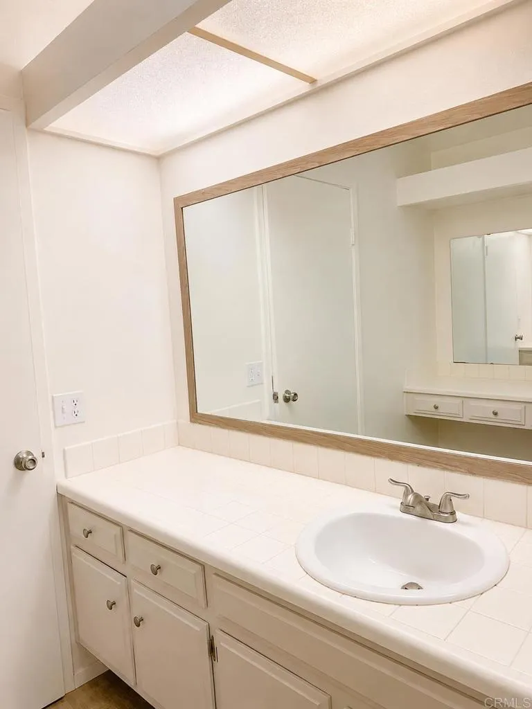 14744 Roberto Rio Road Poway, CA 92064