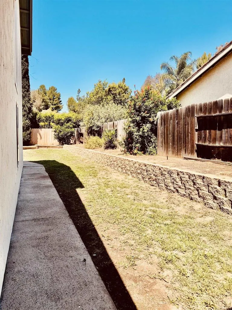 14744 Roberto Rio Road Poway, CA 92064