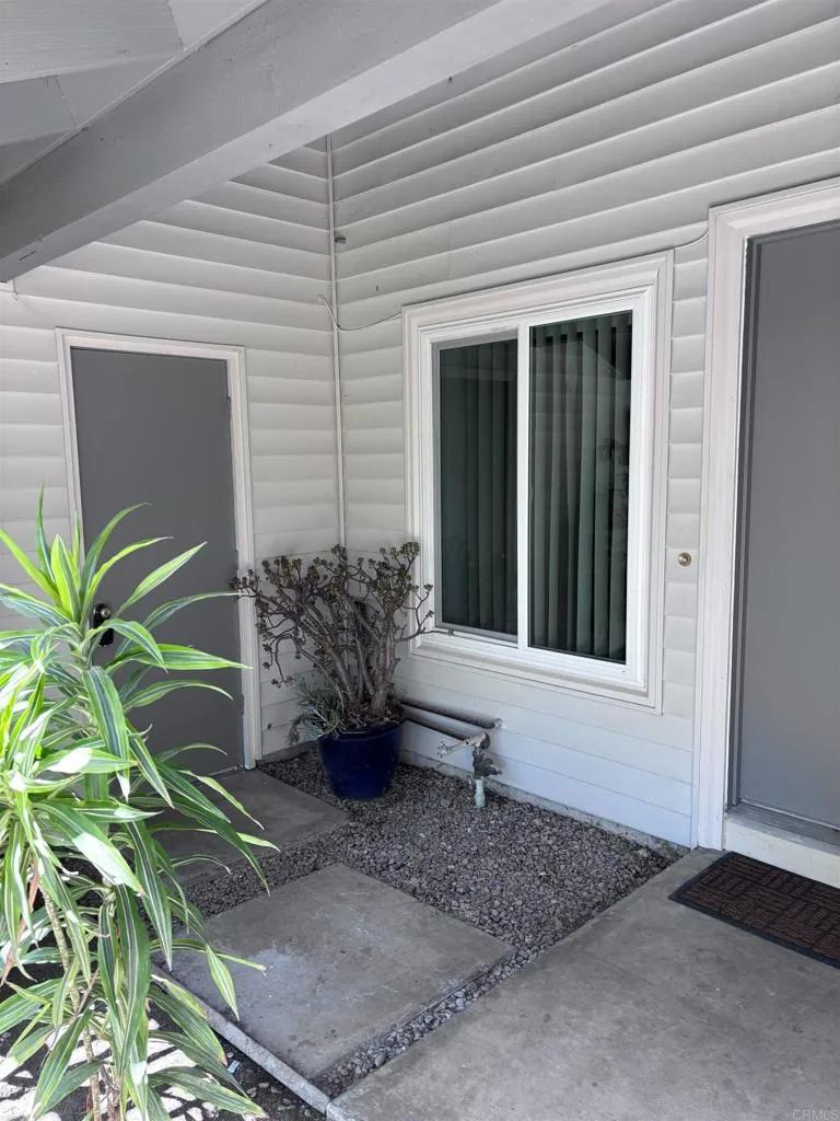 14744 Roberto Rio Road Poway, CA 92064