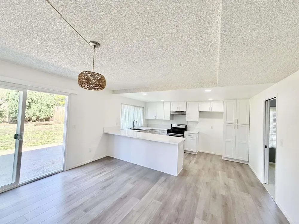 14744 Roberto Rio Road Poway, CA 92064