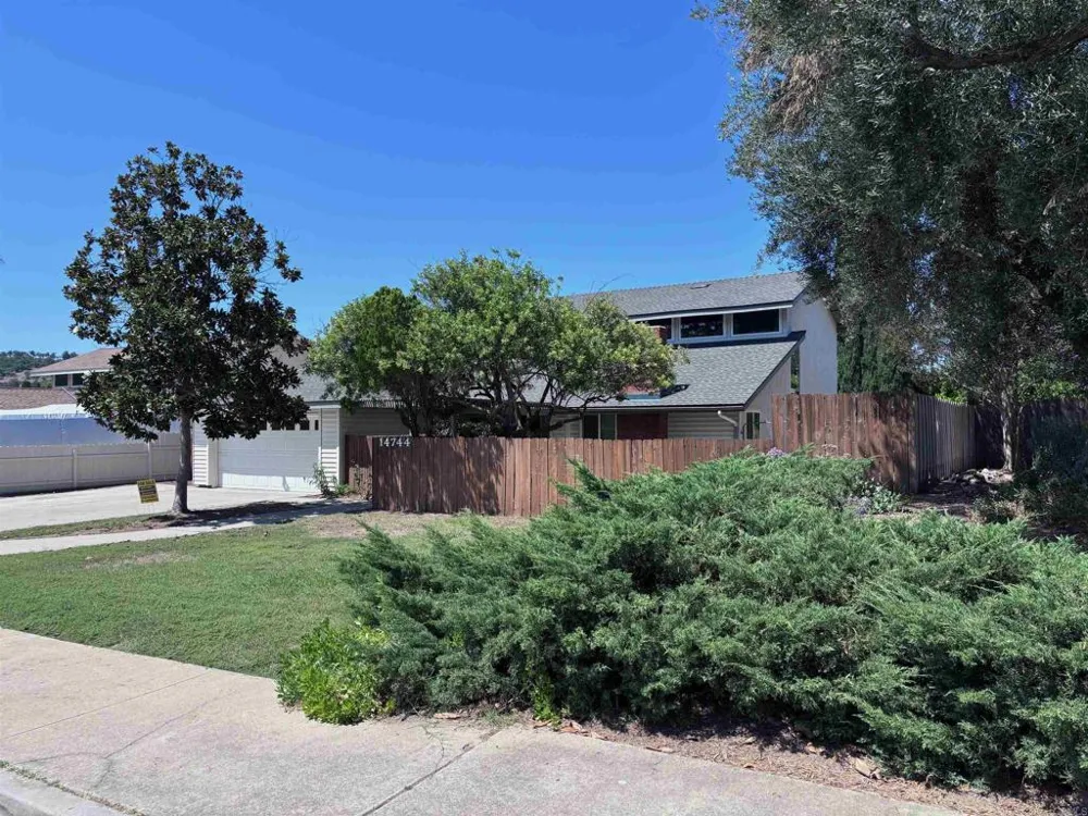 14744 Roberto Rio Road Poway, CA 92064