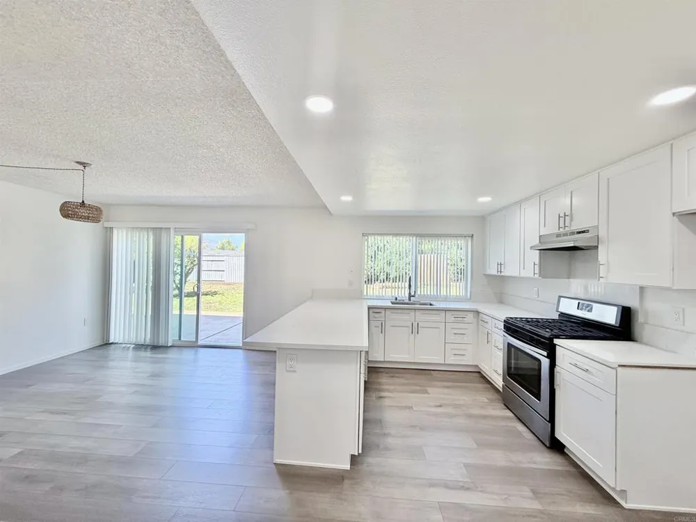 14744 Roberto Rio Road Poway, CA 92064