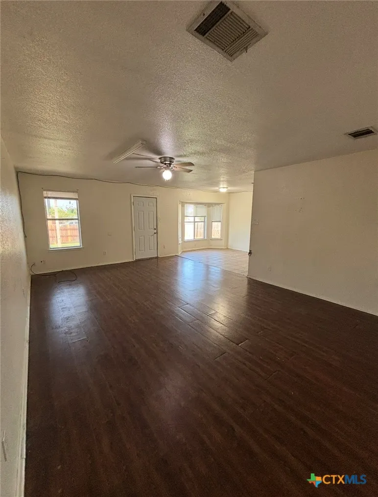 405 James Loop Killeen, TX 76542