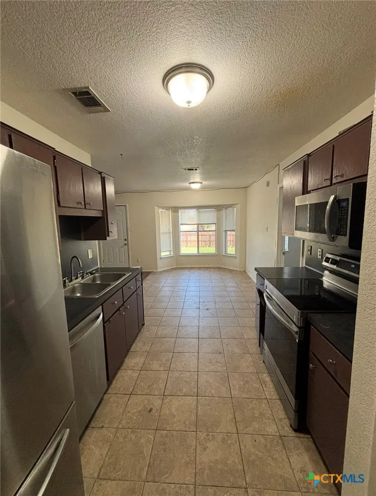 405 James Loop Killeen, TX 76542