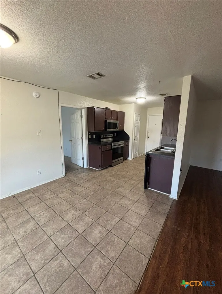 405 James Loop Killeen, TX 76542