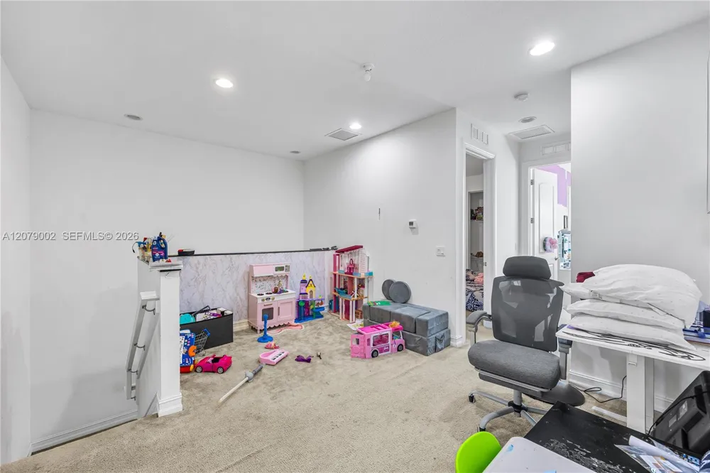 83 Palm Ln Royal Palm Beach, FL 33411