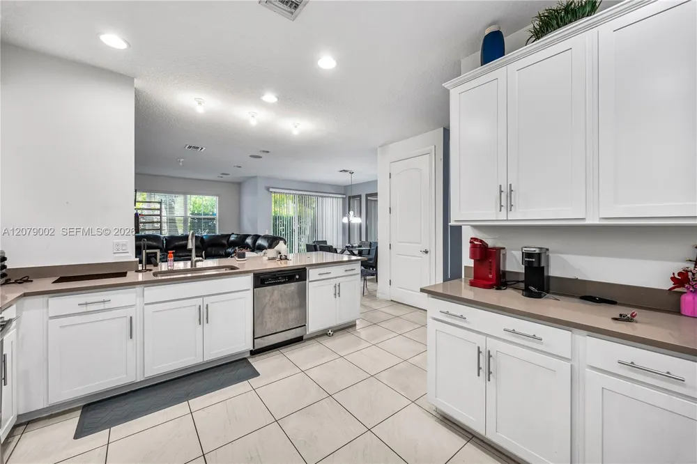 83 Palm Ln Royal Palm Beach, FL 33411