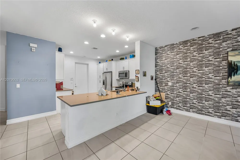 83 Palm Ln Royal Palm Beach, FL 33411
