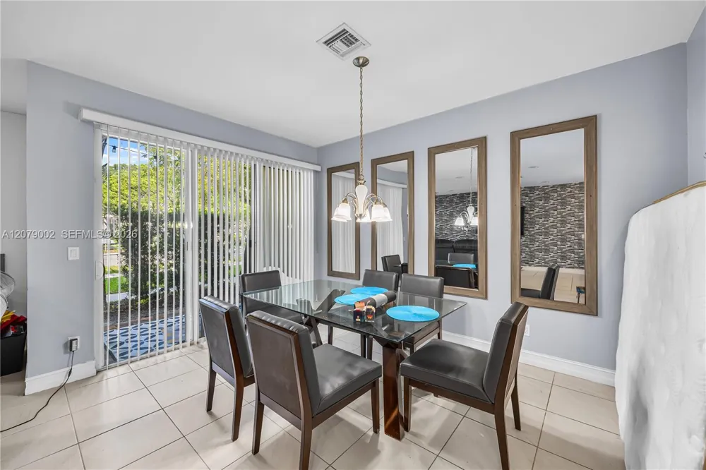 83 Palm Ln Royal Palm Beach, FL 33411