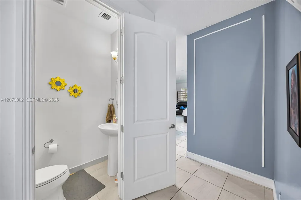 83 Palm Ln Royal Palm Beach, FL 33411