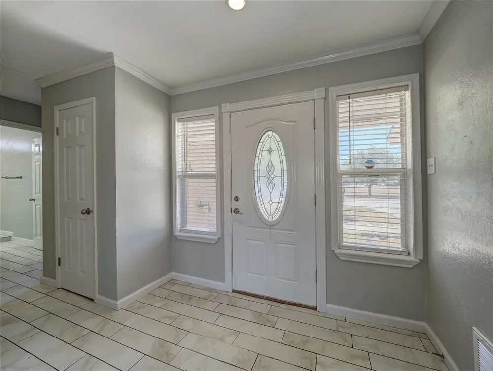 2114 Matagorda Drive Portland, TX 78374