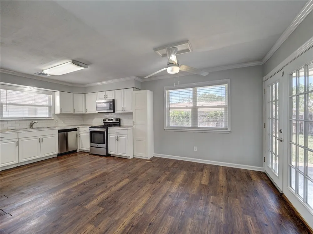 2114 Matagorda Drive Portland, TX 78374