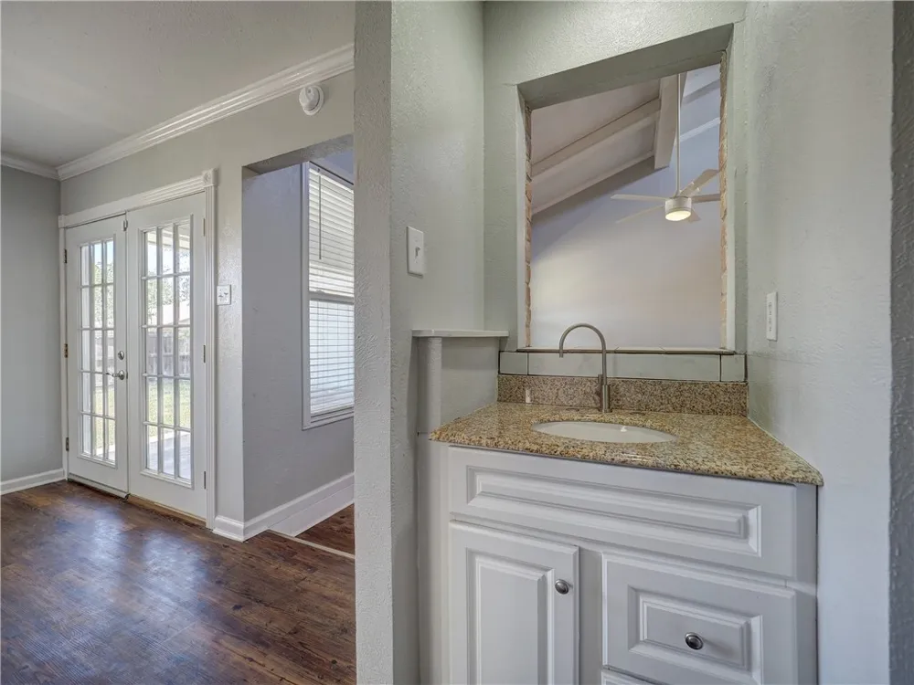 2114 Matagorda Drive Portland, TX 78374