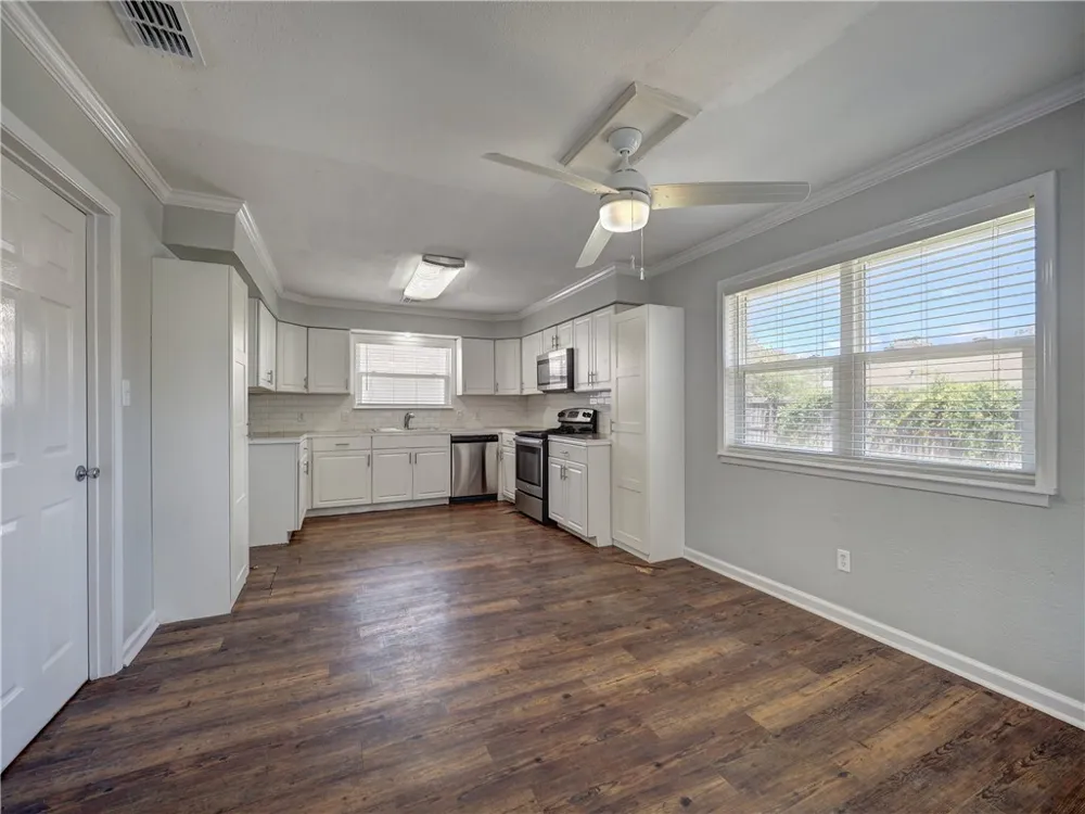 2114 Matagorda Drive Portland, TX 78374