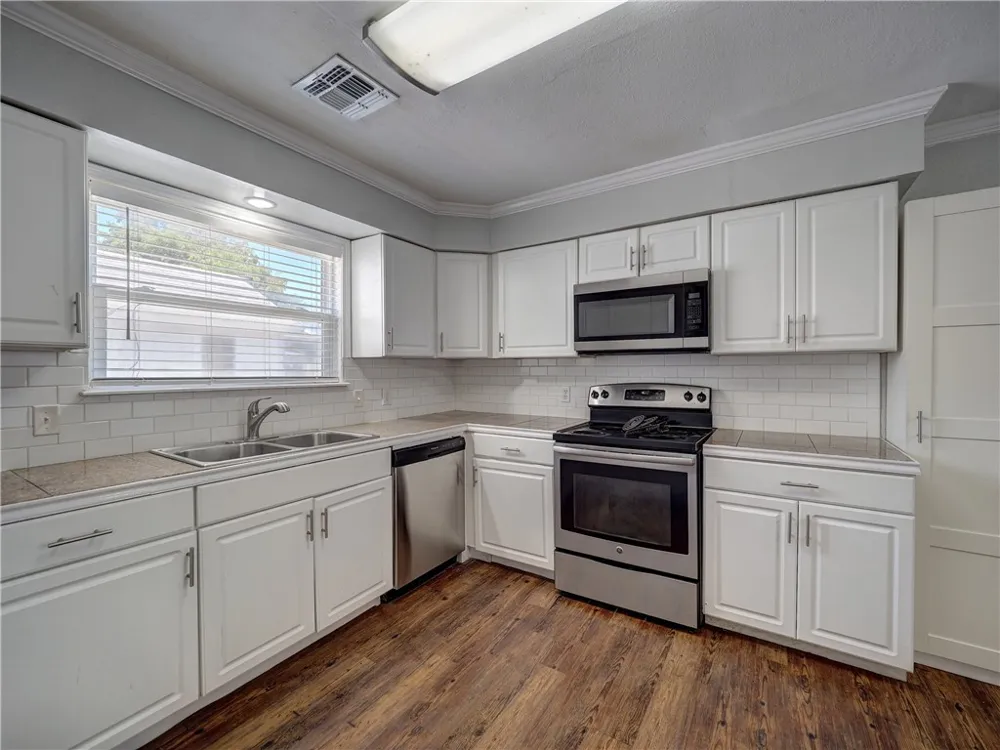 2114 Matagorda Drive Portland, TX 78374