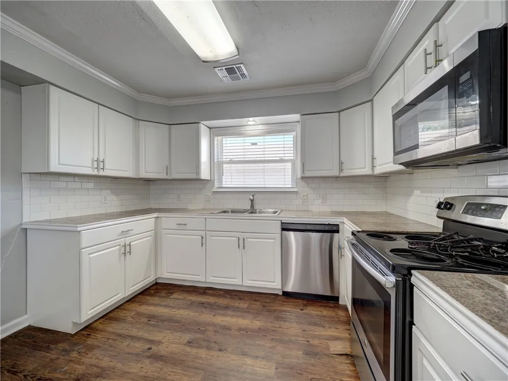 2114 Matagorda Drive Portland, TX 78374