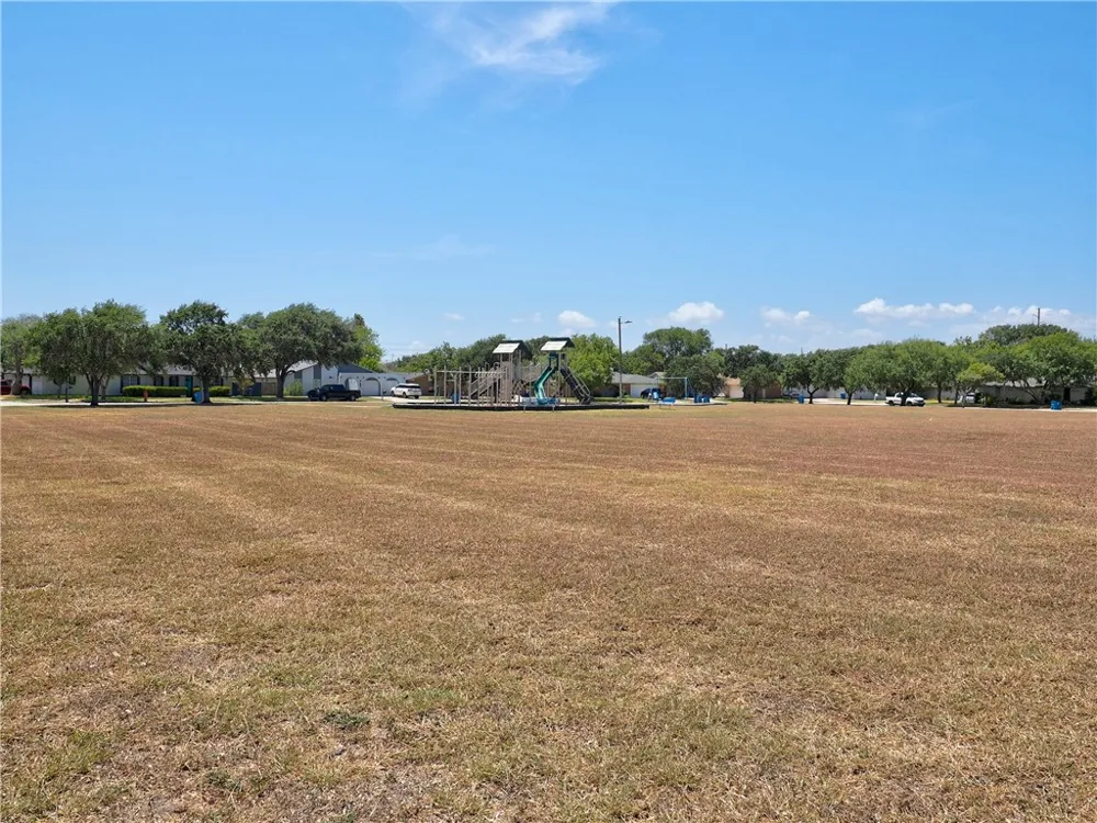 2114 Matagorda Drive Portland, TX 78374