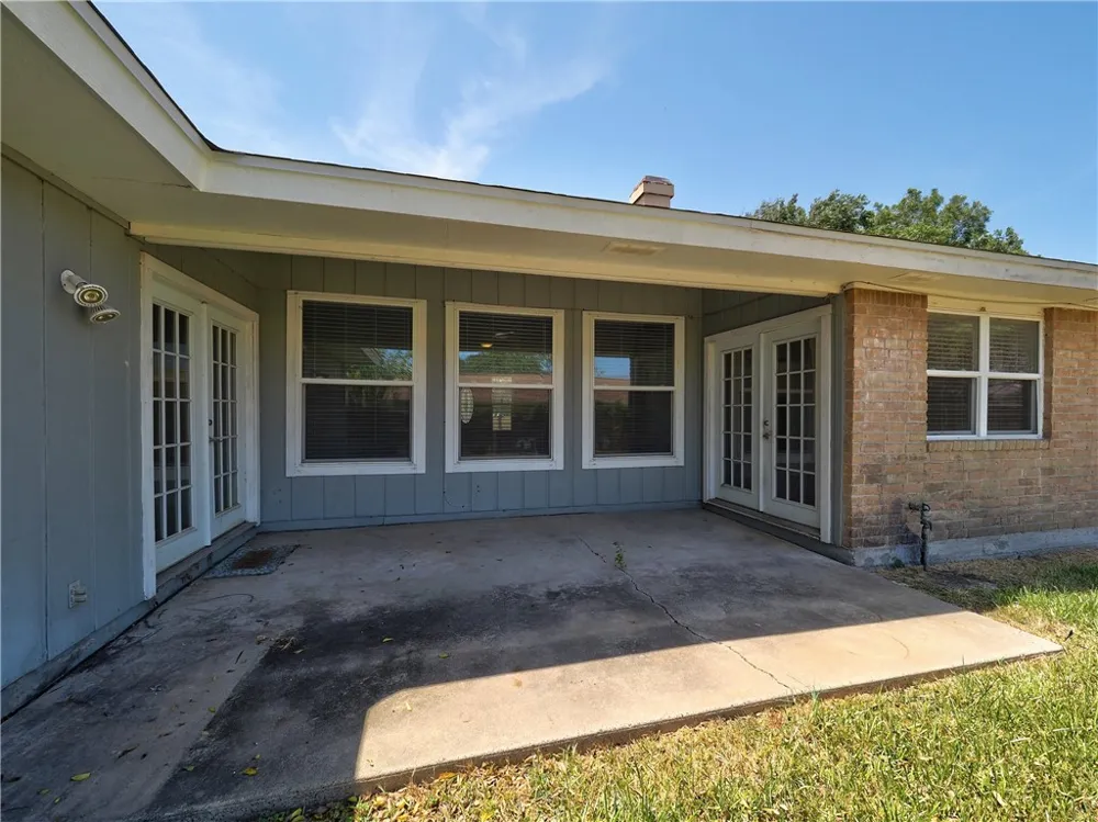 2114 Matagorda Drive Portland, TX 78374
