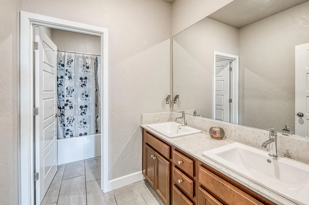 697 Expedition Way Madera, CA 93636