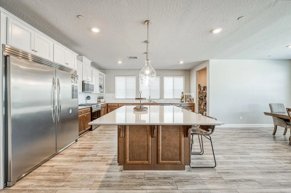 697 Expedition Way Madera, CA 93636