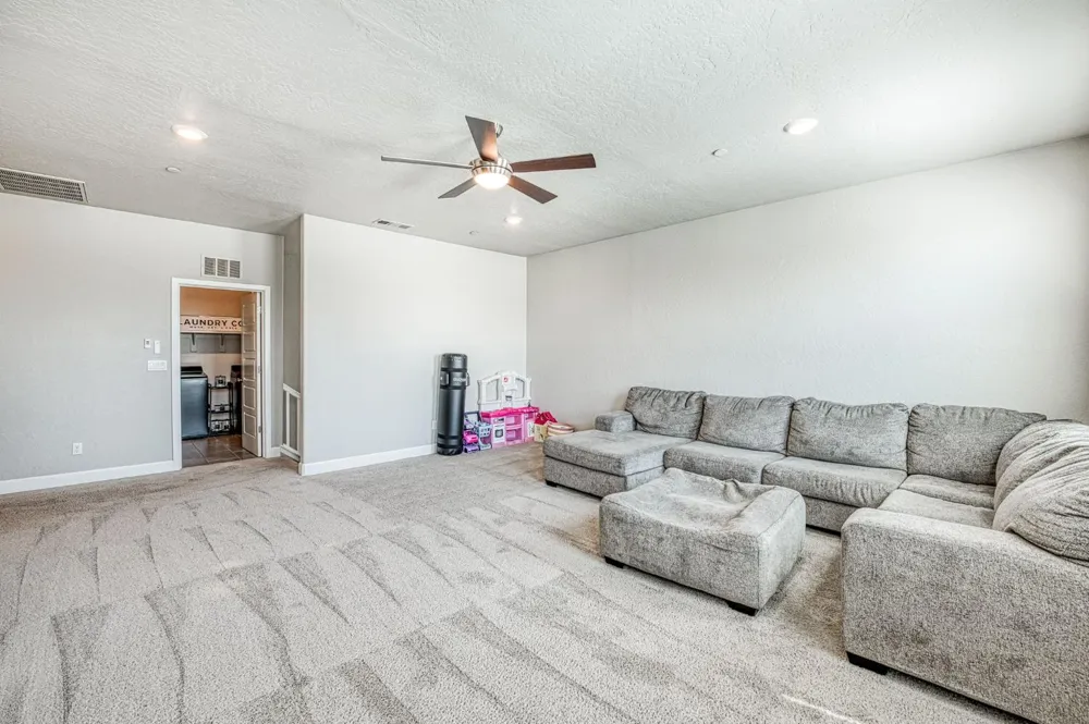 697 Expedition Way Madera, CA 93636