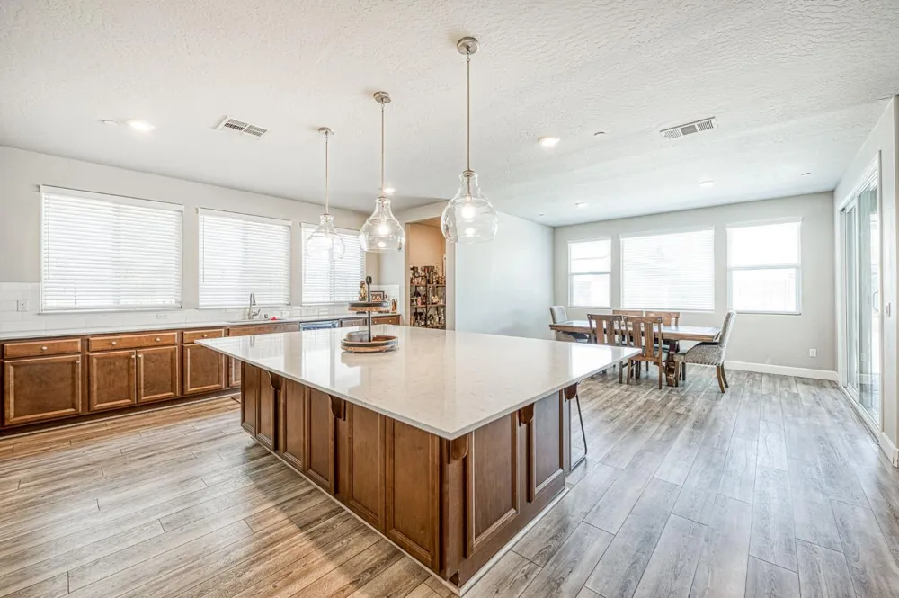 697 Expedition Way Madera, CA 93636