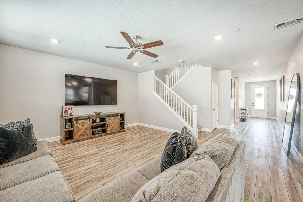 697 Expedition Way Madera, CA 93636