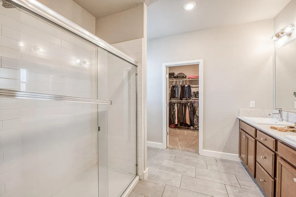 697 Expedition Way Madera, CA 93636