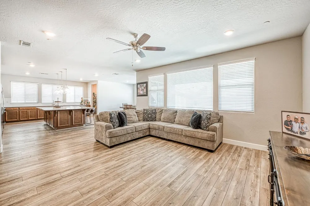 697 Expedition Way Madera, CA 93636