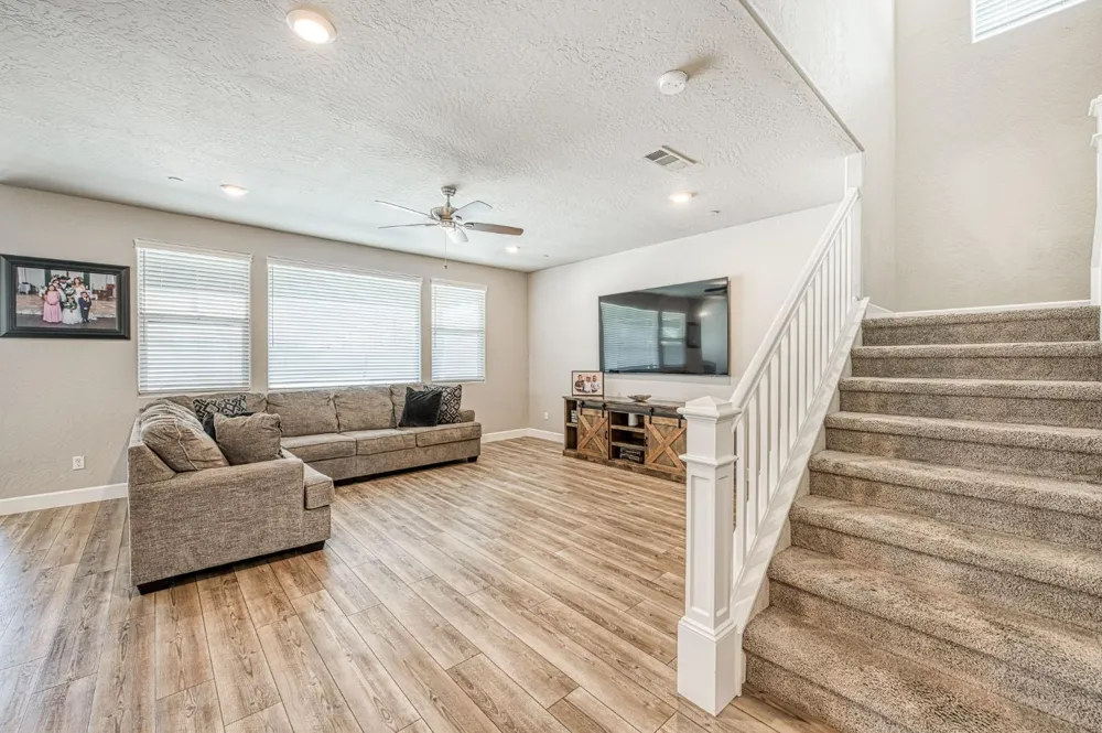 697 Expedition Way Madera, CA 93636