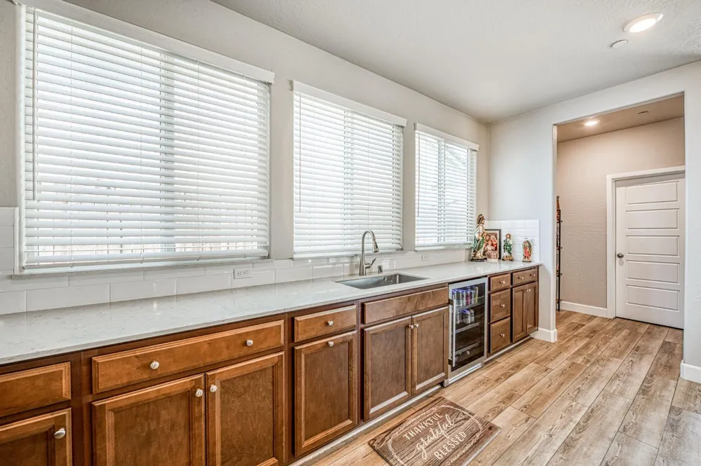 697 Expedition Way Madera, CA 93636