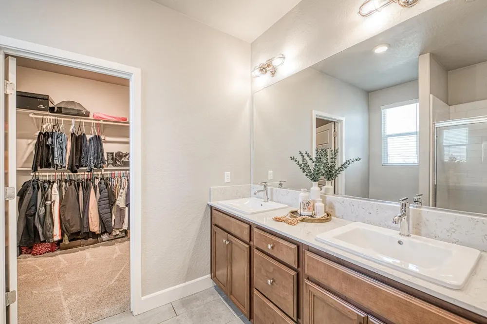 697 Expedition Way Madera, CA 93636