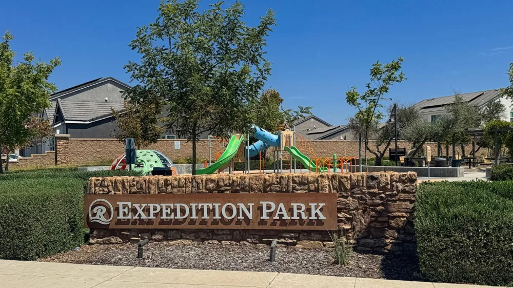 697 Expedition Way Madera, CA 93636