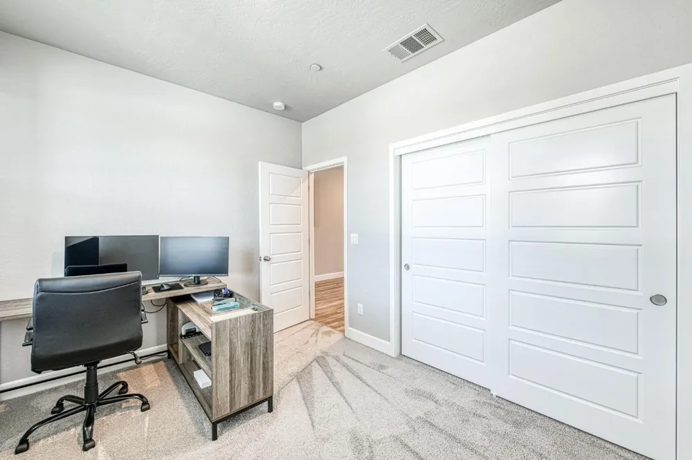 697 Expedition Way Madera, CA 93636