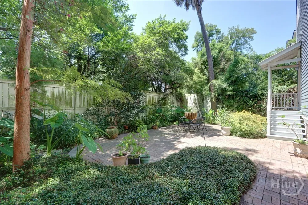19 E 39th Street Savannah, GA 31401