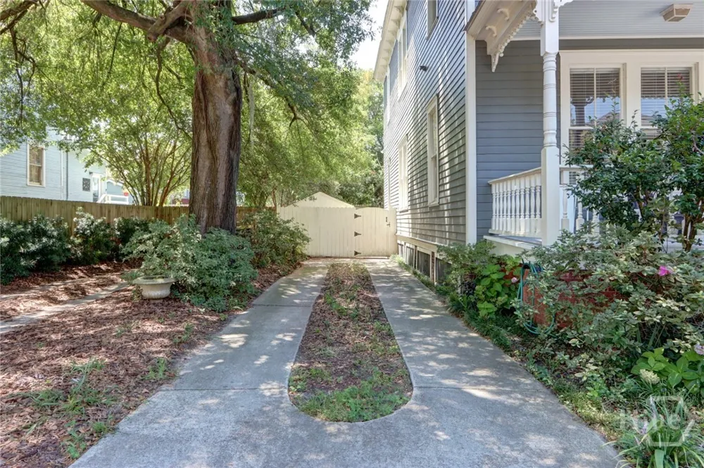 19 E 39th Street Savannah, GA 31401